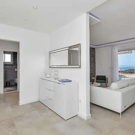 Penthouse Bella Vista アパート